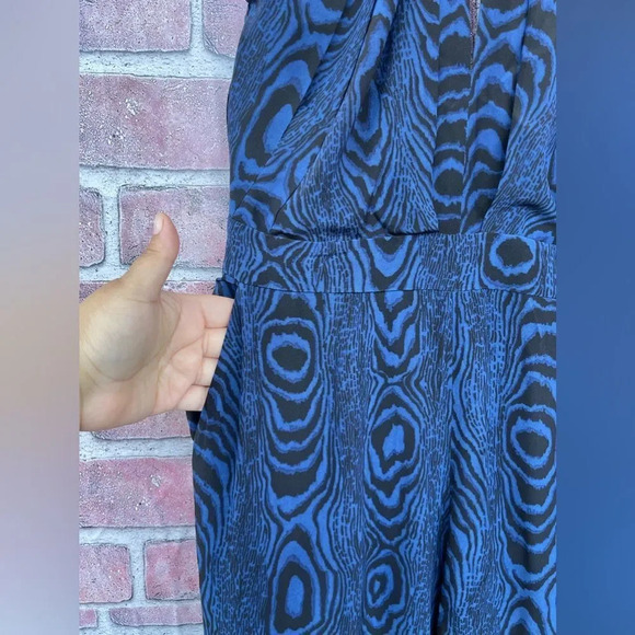 Diane von Furstenberg Blue Black Wood Grain Print Silk Jumpsuit Sz 4 - Picture 8 of 17